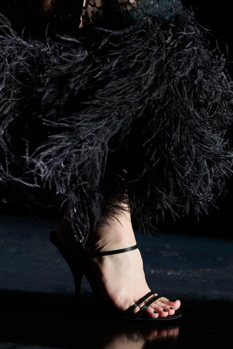 00271-dolce-and-gabbana-fall-2025-ready-to-wear-detail-credit-gorunway.webp