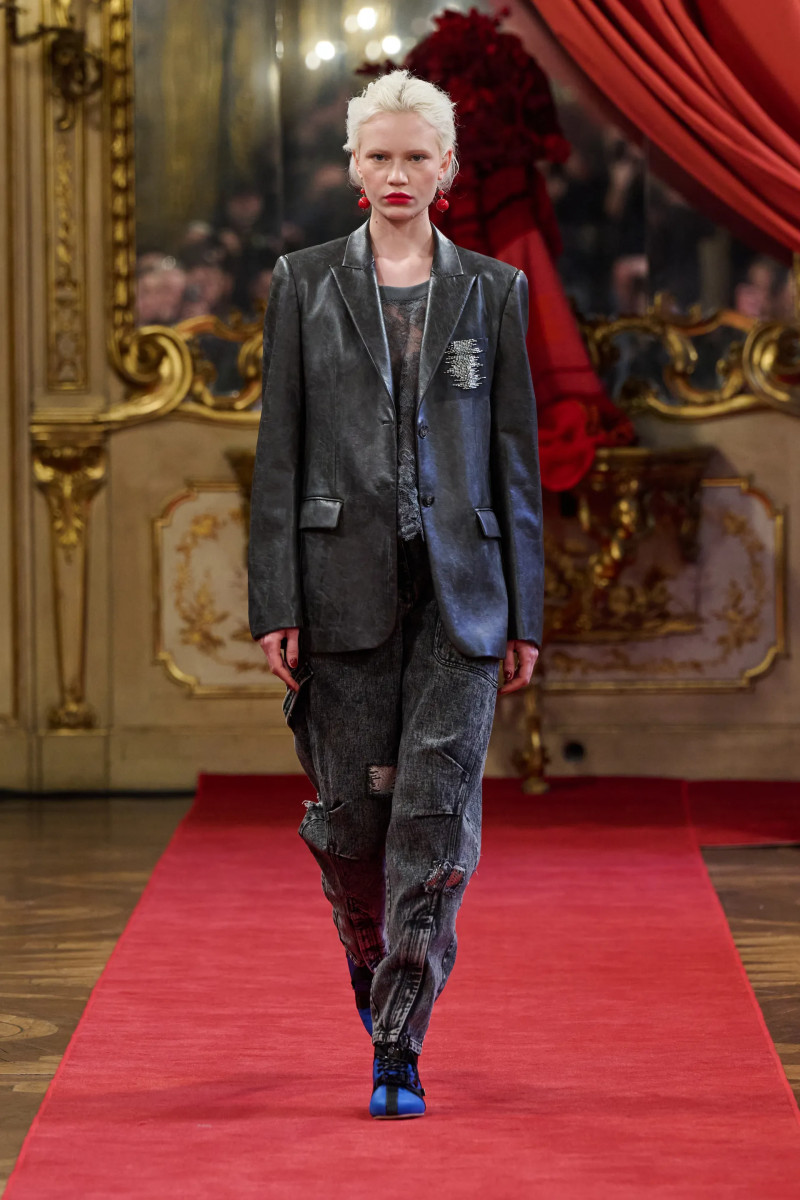 00006-hui-fall-2025-ready-to-wear-credit-brand.webp