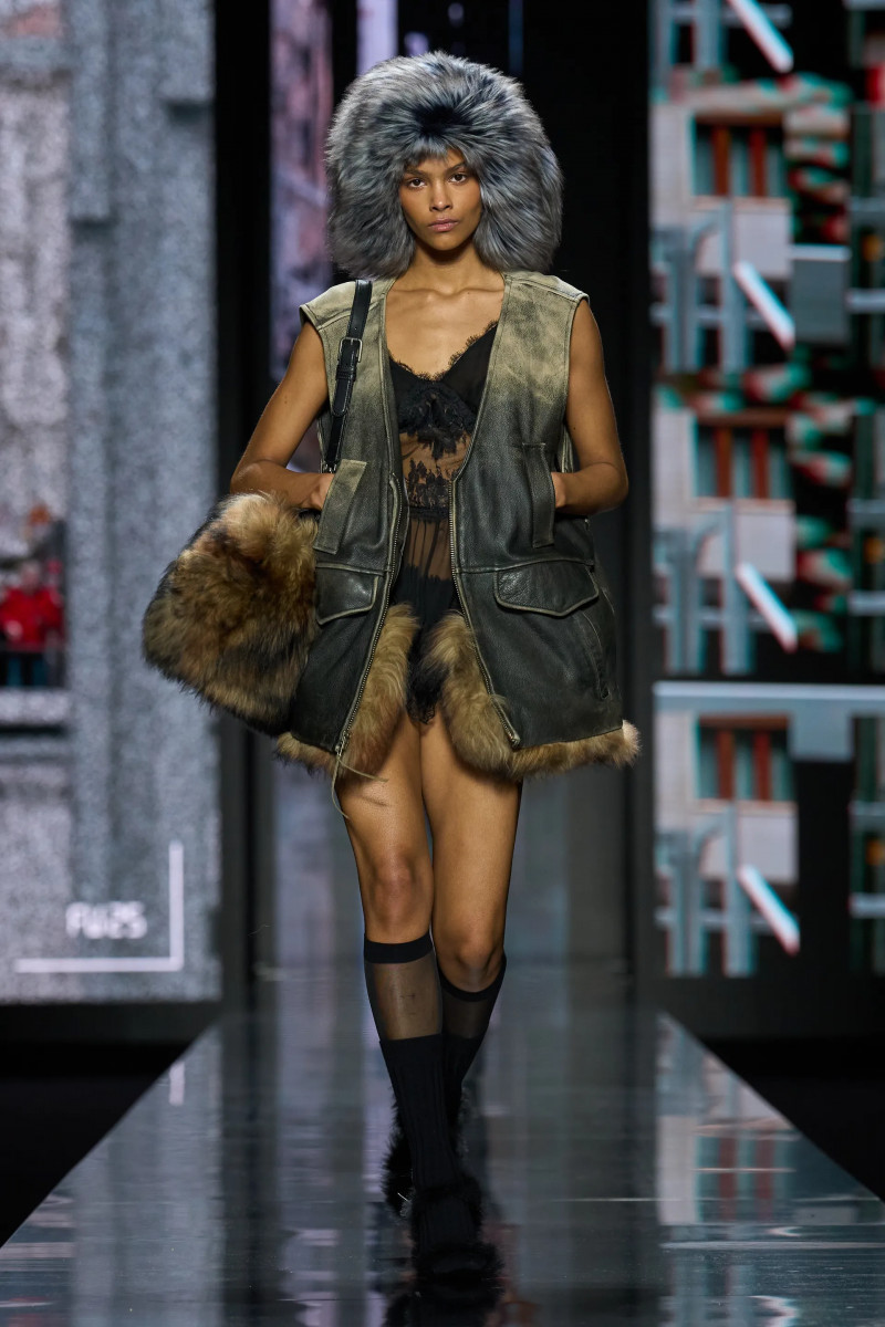 00031-dolce-and-gabbana-fall-2025-ready-to-wear-credit-gorunway.webp