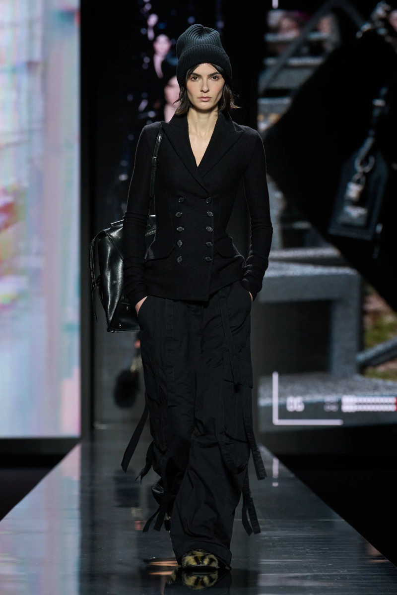 00042-dolce-and-gabbana-fall-2025-ready-to-wear-credit-gorunway.webp