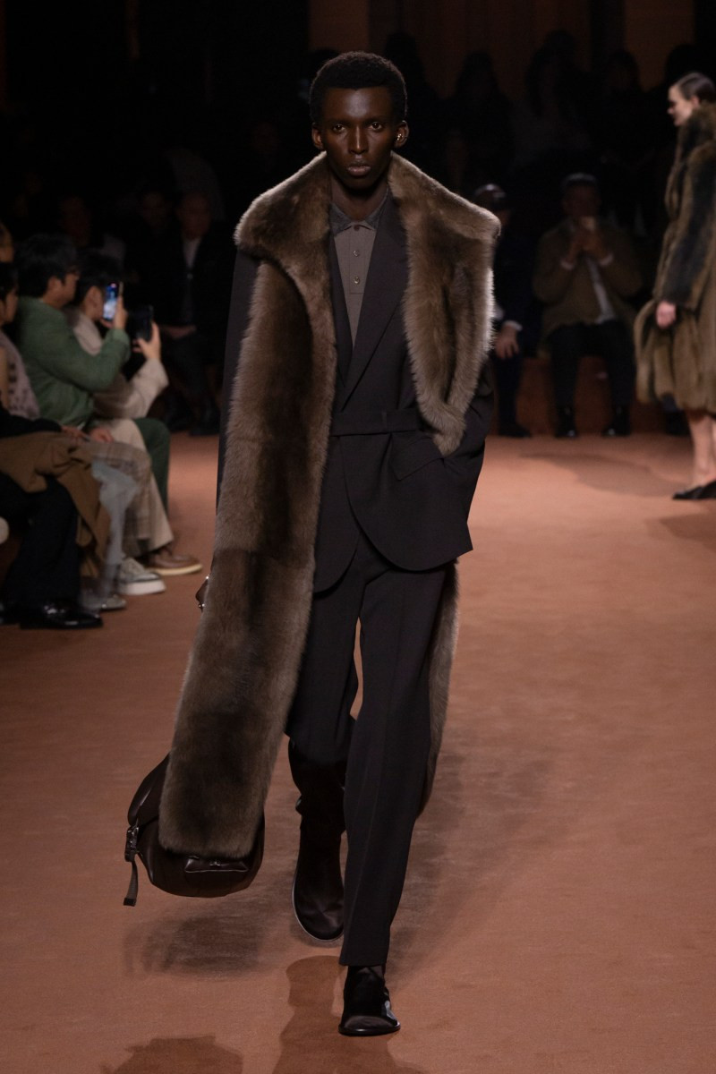 fendi-fw25-rtw-r-gg-0003_fee6ae.jpg