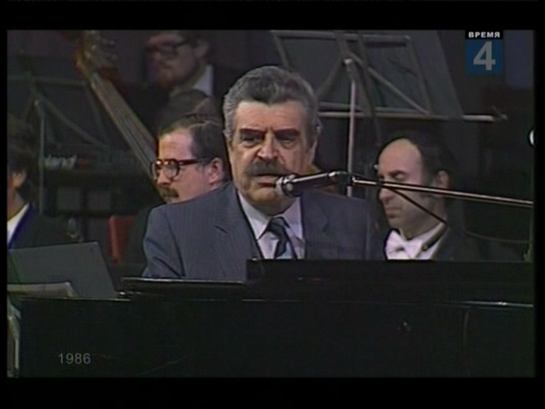 Концерт советской песни в ГЦКЗ Россия (1986).mpg_20250304_222836.077.jpg