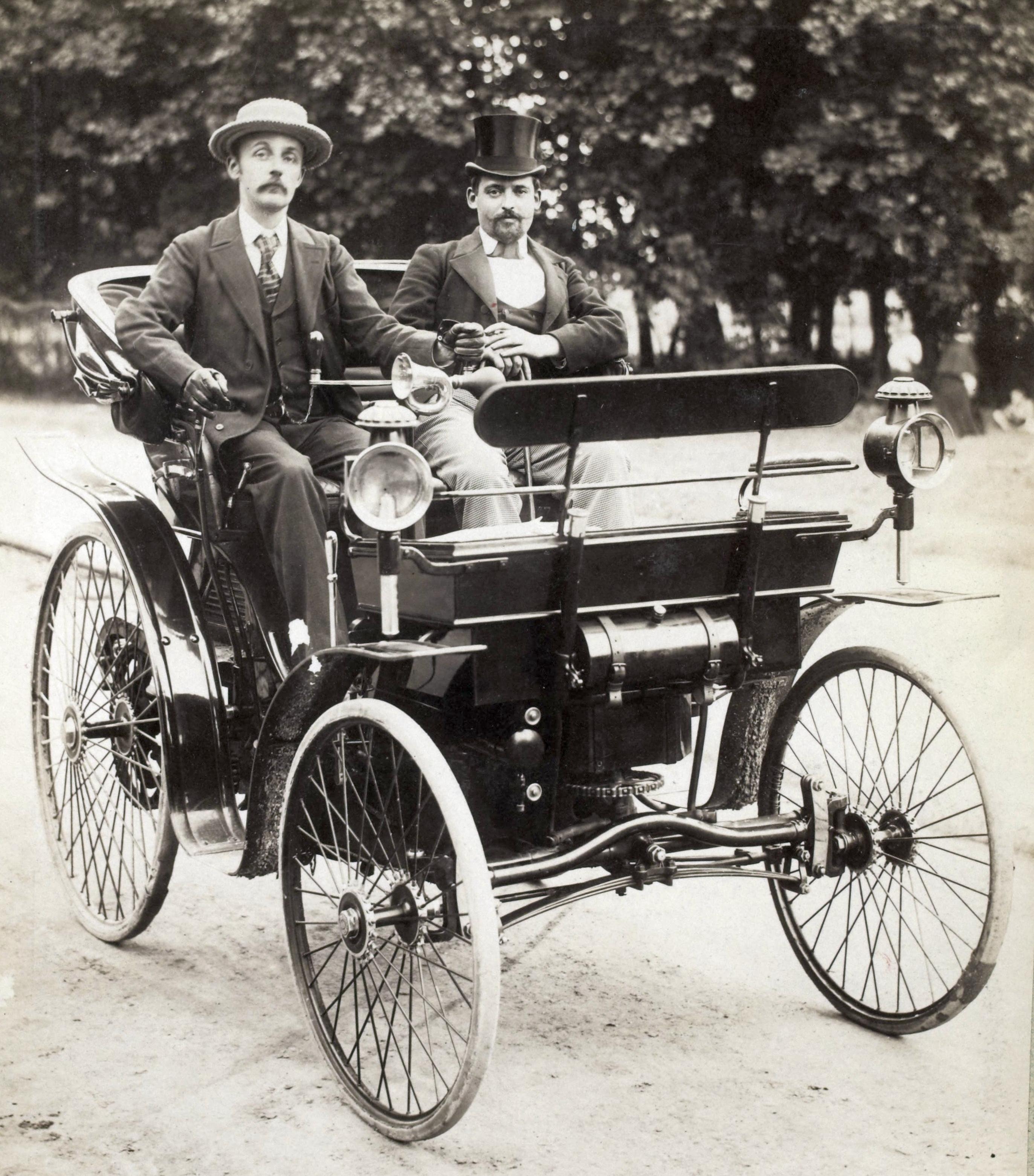 Один из первых автомобилей «Пежо» Peugeot Type 3.jpg