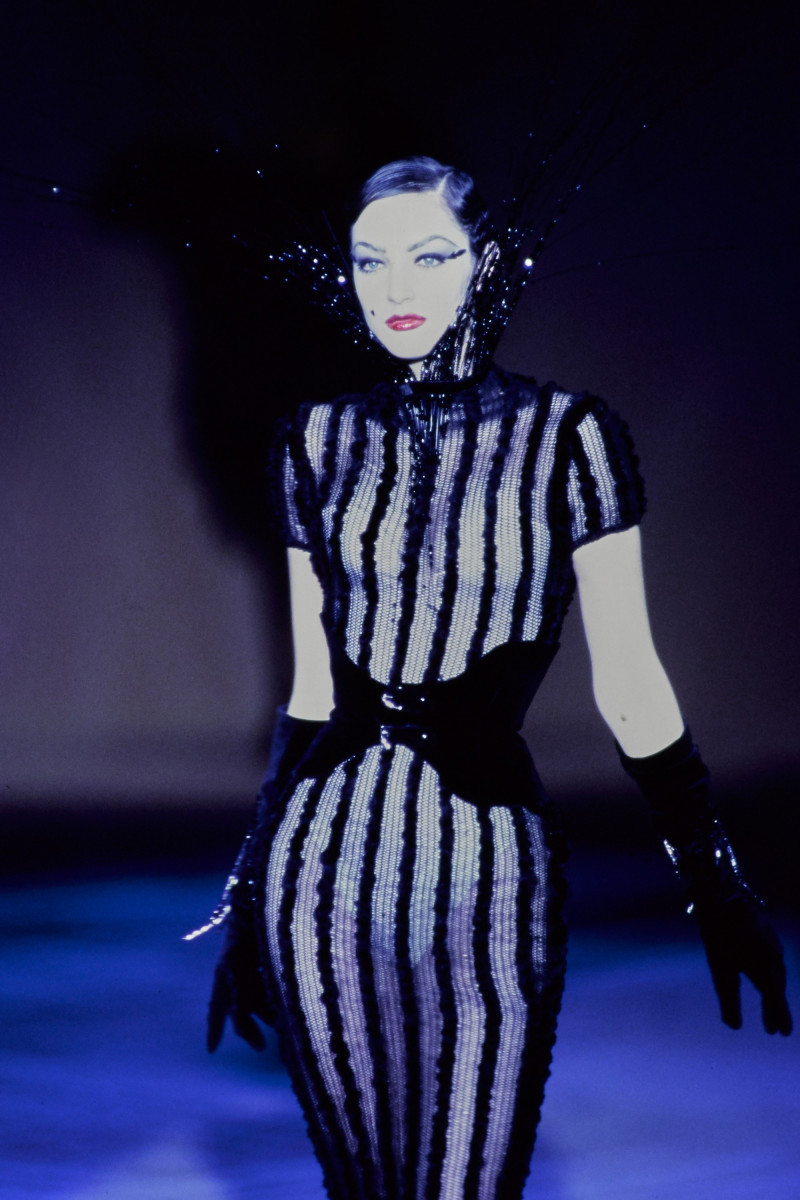 THIERRY-MUGLER-SPRING-1997-RTW-190.jpg