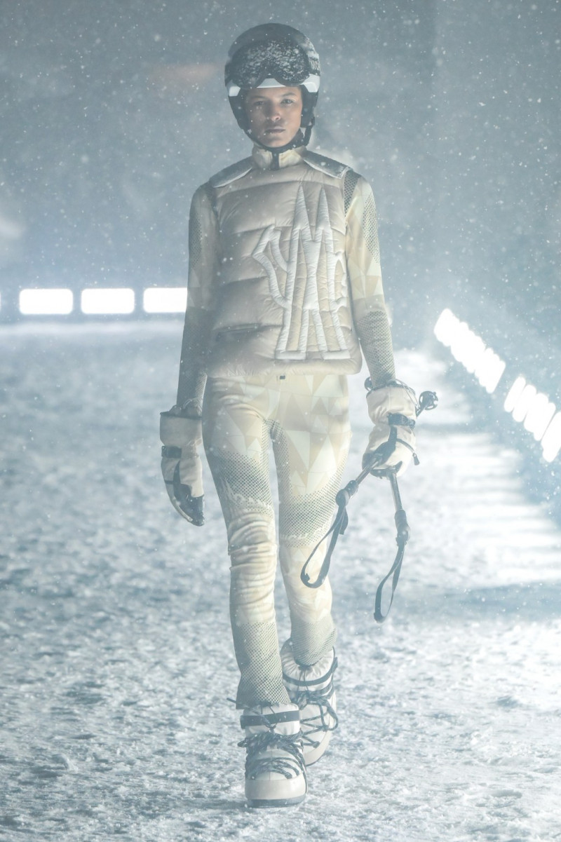 Moncler-Grenoble-F25-runway-GG-112.jpg