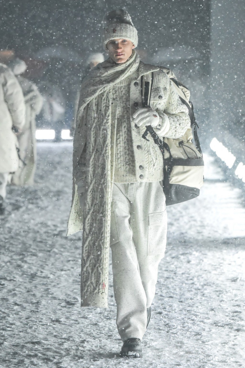Moncler-Grenoble-F25-runway-GG-128.jpg