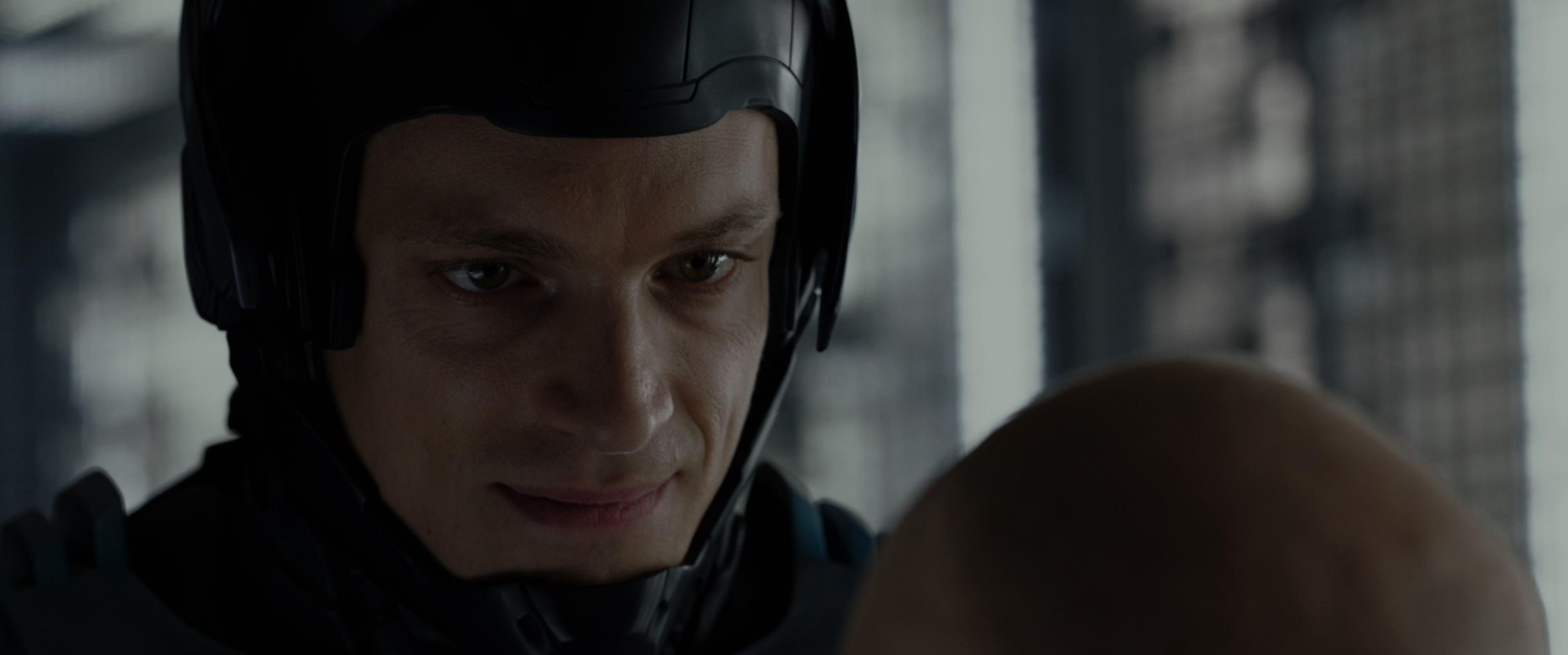 RoboCop (2014) BDRip 2160p-NVENC 10 bit [HDR].mkv_snapshot_00.40.20.000.jpg