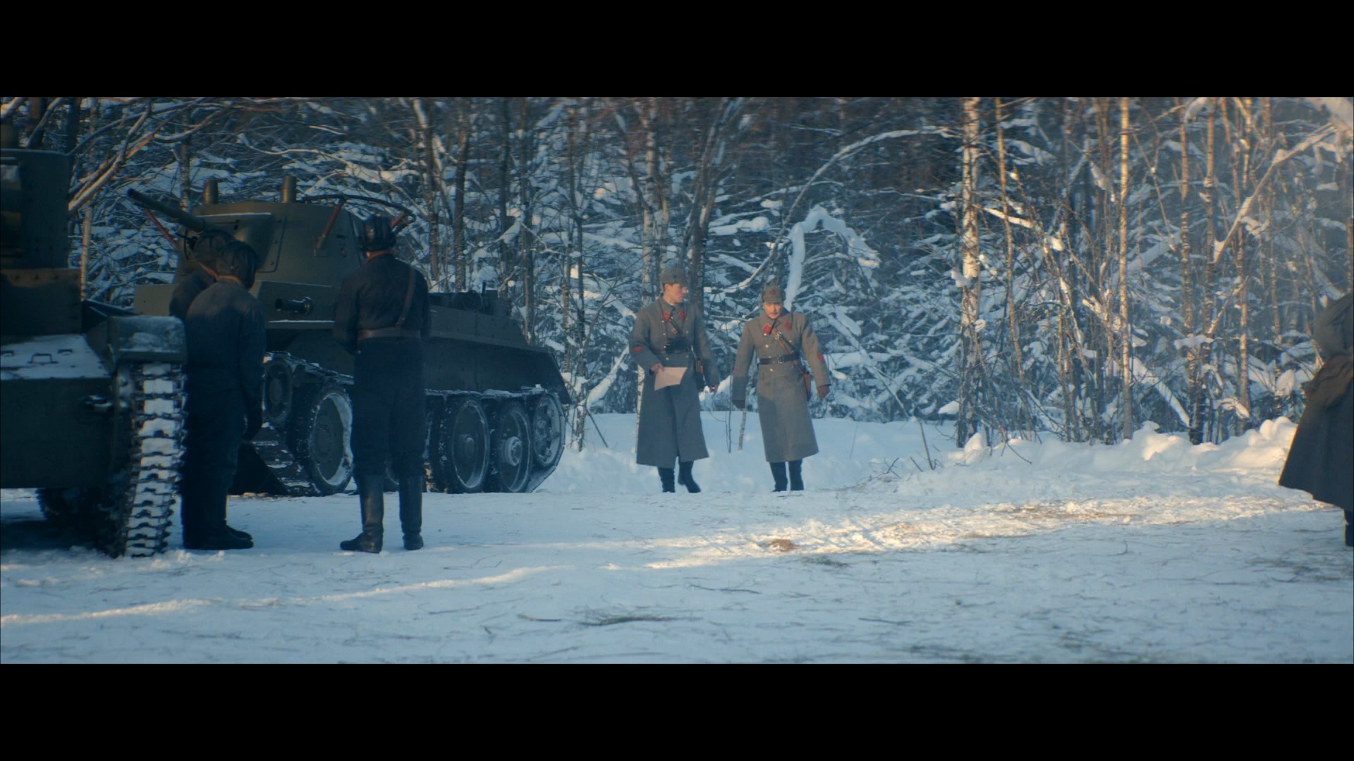 Roslyi.S01.E01.2025.WEB-DL.1080p.ExKinoRay.mkv_snapshot_35.06.png