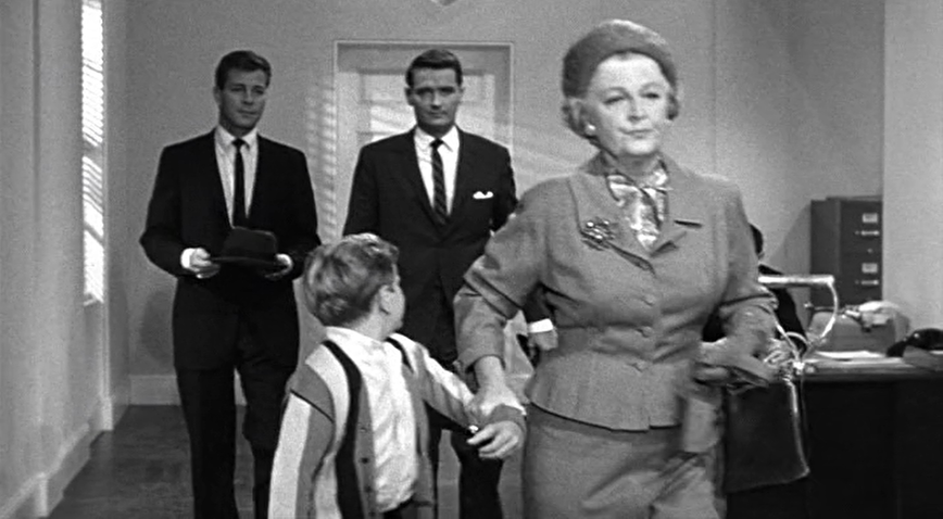 Kisses for My President (1964)_RU.mkv_013254.663.png