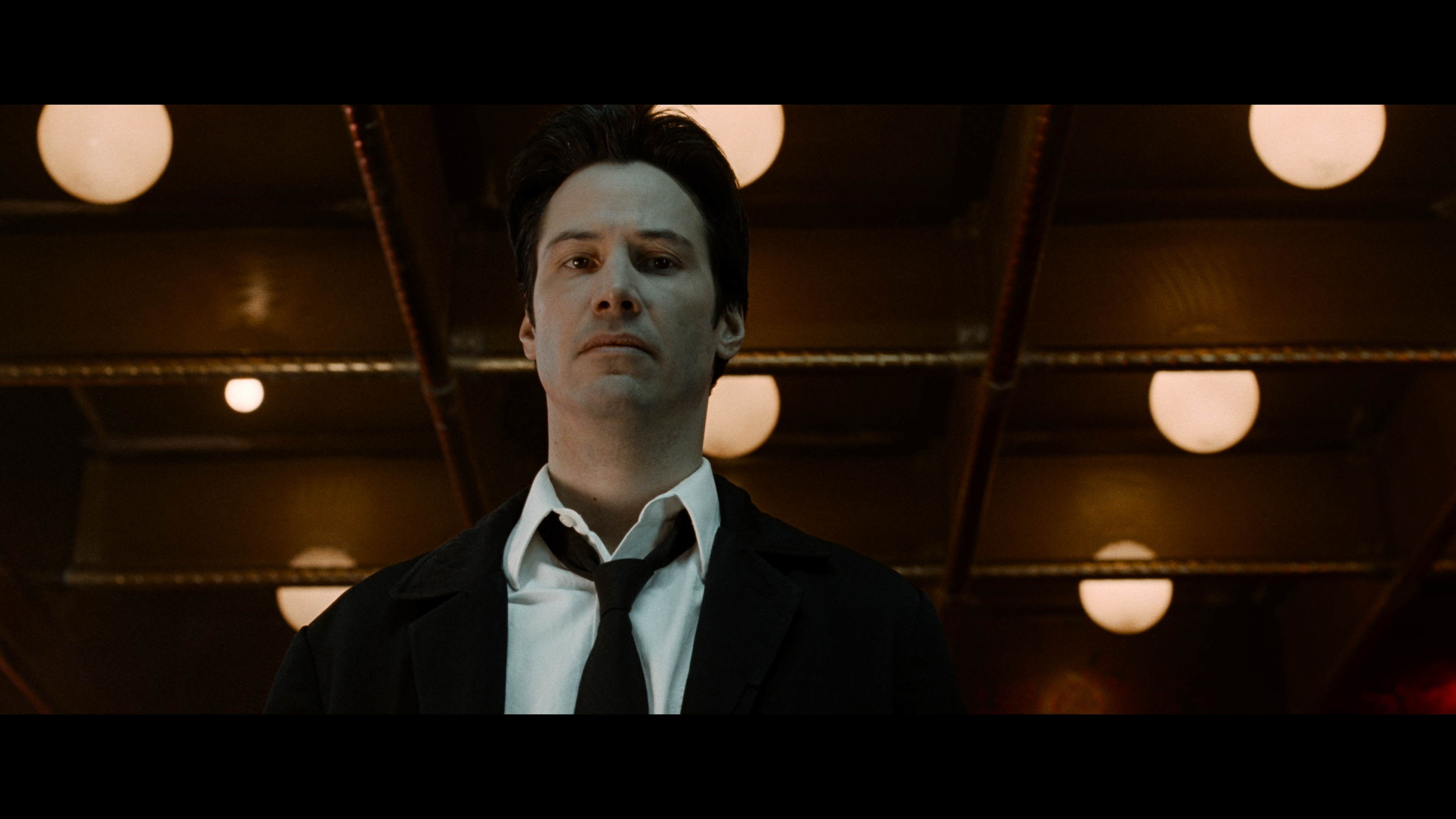 Constantine.2005.UHD.REMUX.2160p.mkv_snapshot_00.32.45.088.png