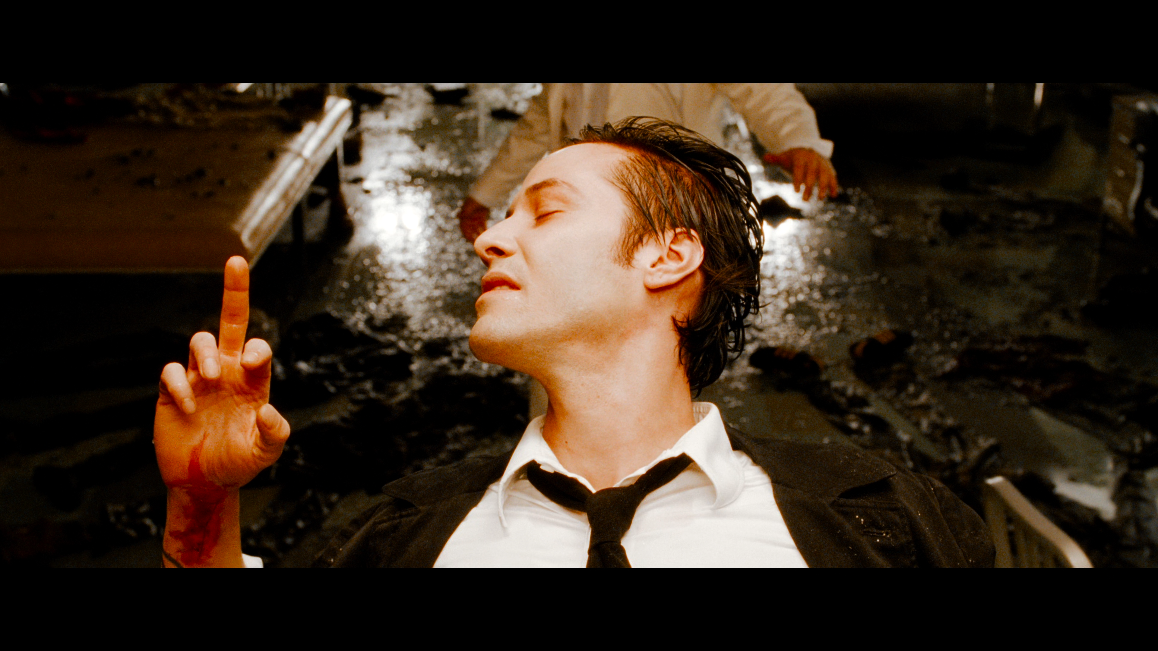 Constantine.2005.UHD.REMUX.2160p.mkv_snapshot_01.47.41.889.png