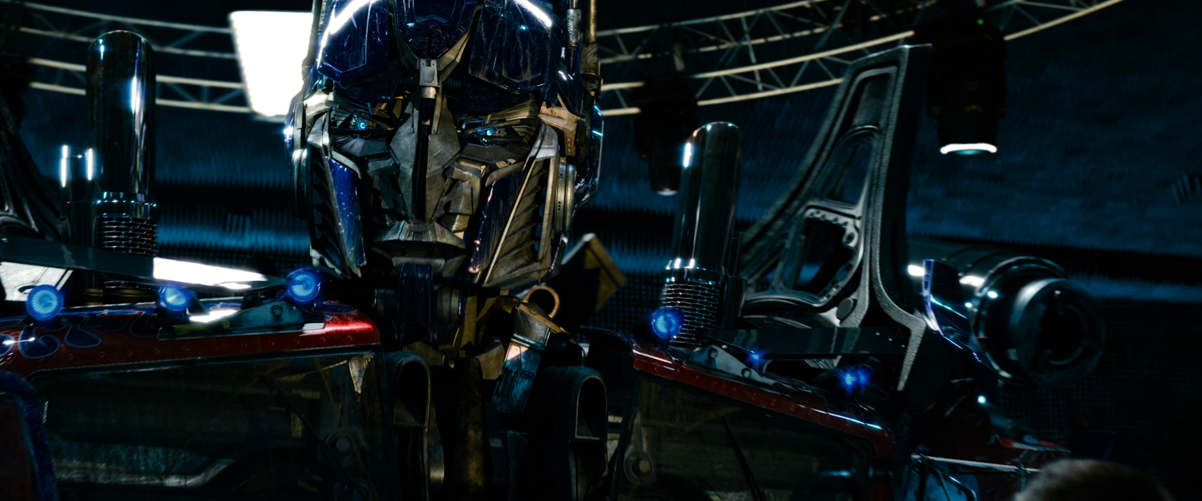 Transformers Revenge of the Fallen (2009) BDRip 2160p-NVENC 10 bit [HDR].mkv_snapshot_00.21.31.290.jpg