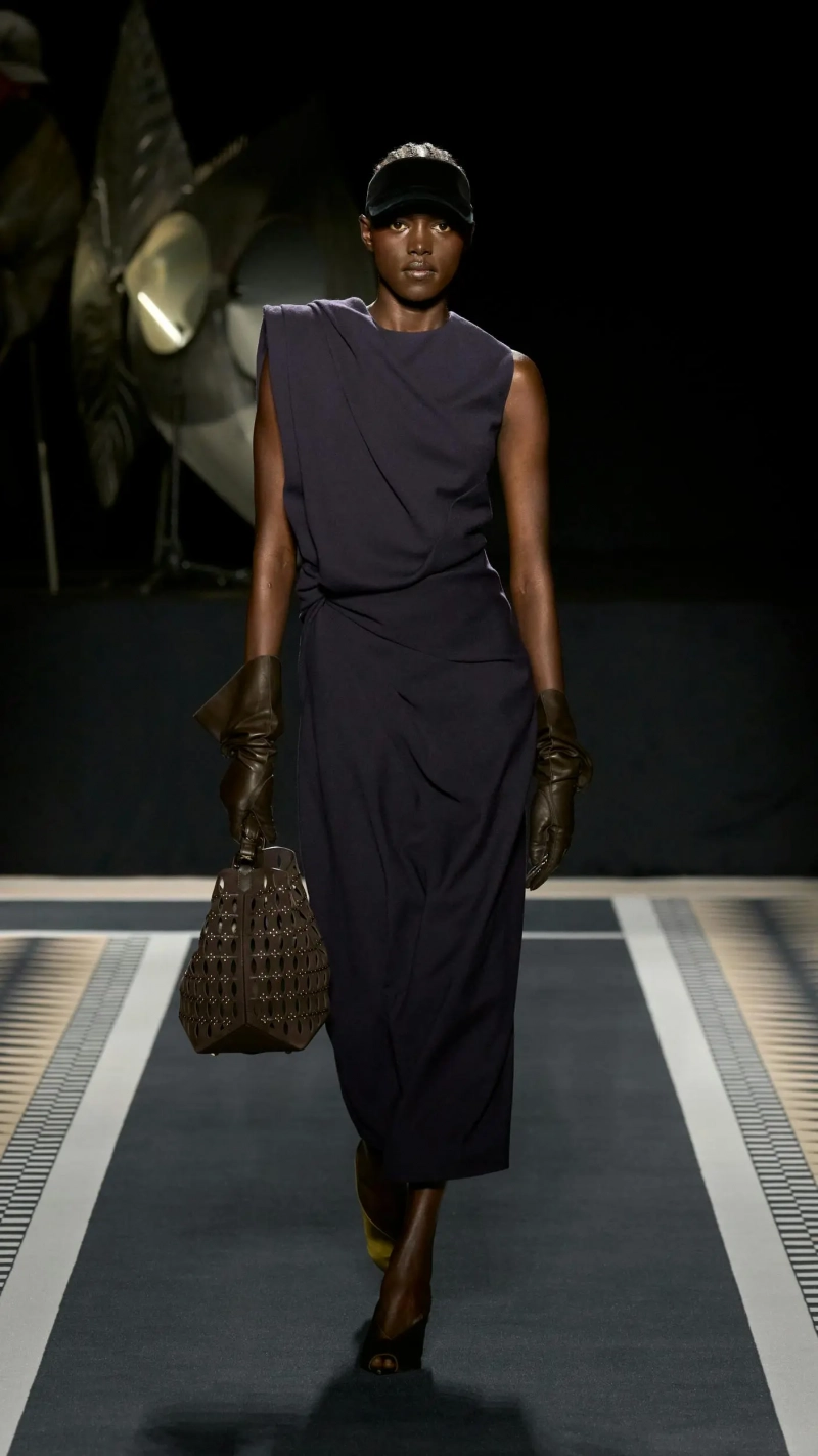 1737983003-1737975046-lanvin-collezione-uomo-donna-autunno-inverno-2025-2026-sfilata-foto-look2.webp