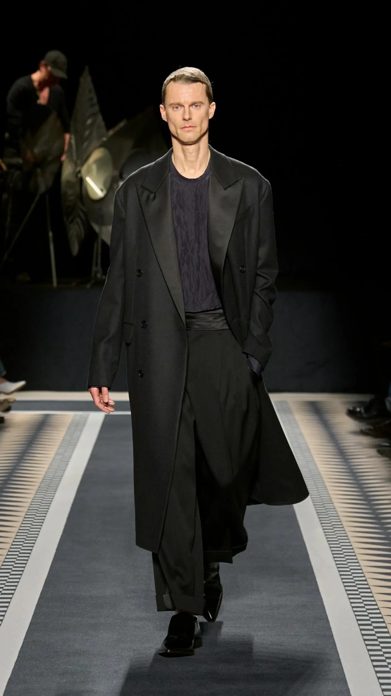 1737983158-1737975057-lanvin-collezione-uomo-donna-autunno-inverno-2025-2026-sfilata-foto-look60.webp