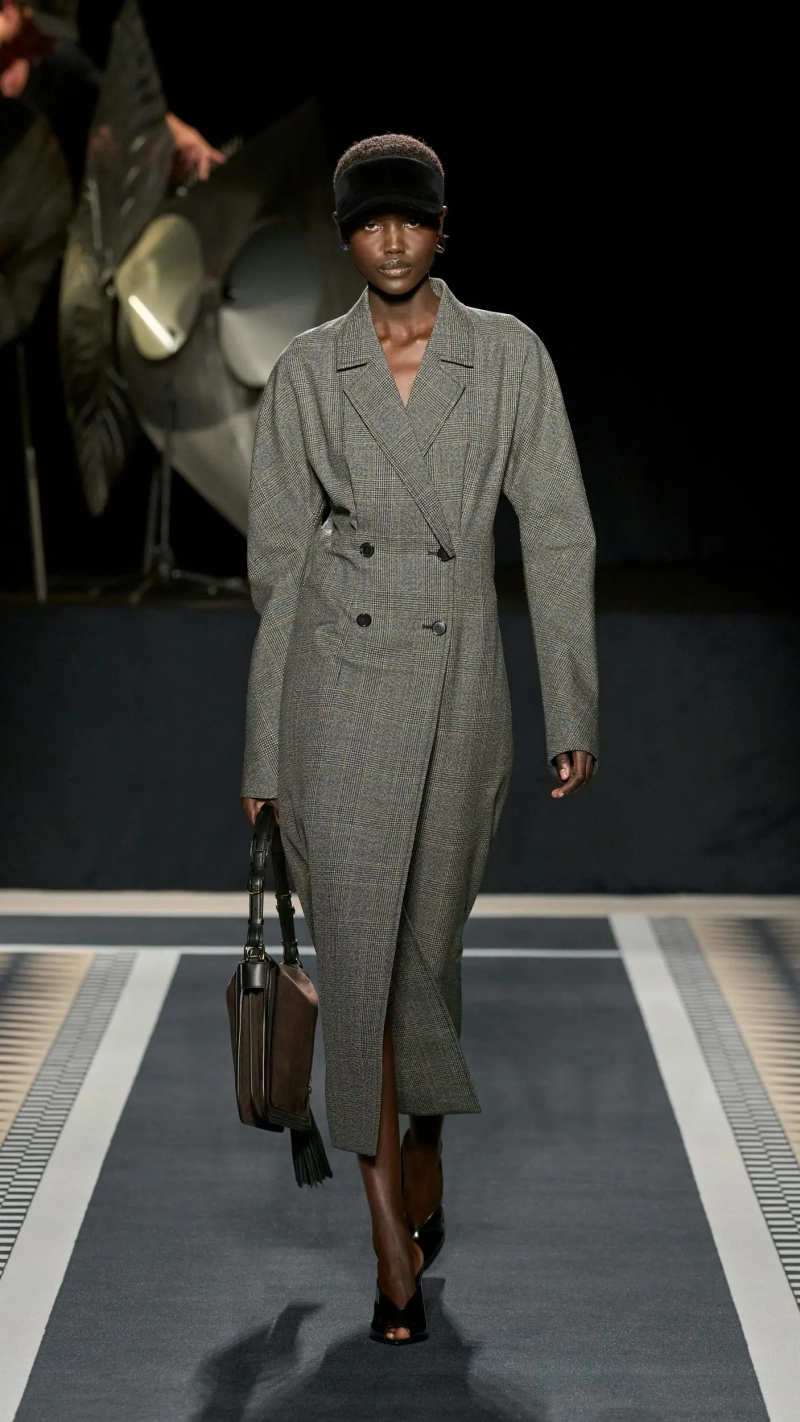 1737983232-1737975052-lanvin-collezione-uomo-donna-autunno-inverno-2025-2026-sfilata-foto-look25.webp
