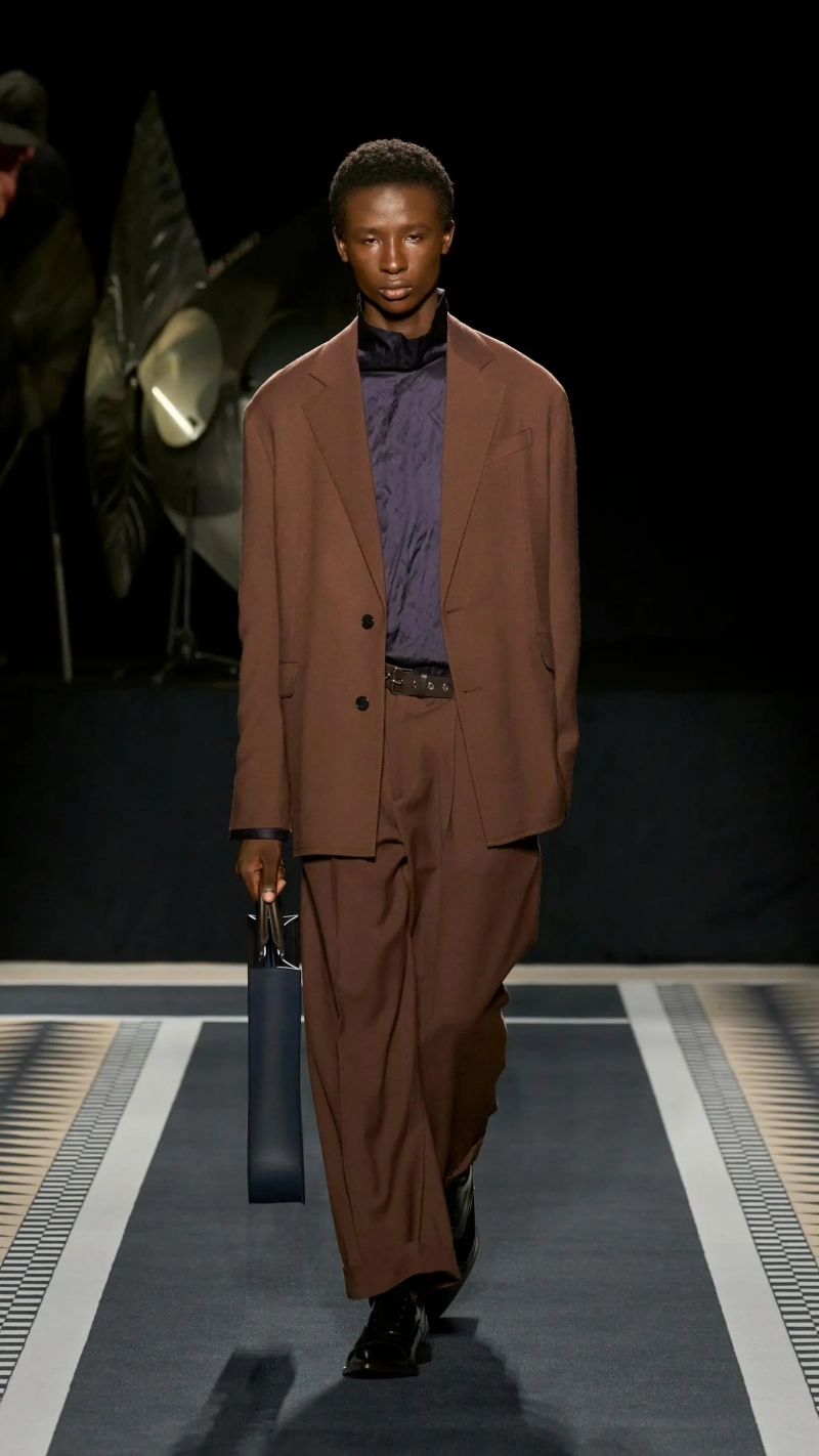 1737983224-1737975049-lanvin-collezione-uomo-donna-autunno-inverno-2025-2026-sfilata-foto-look17.webp