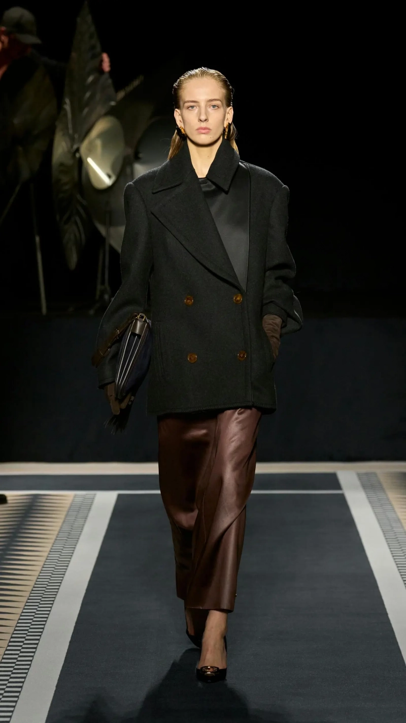 1737982929-1737975047-lanvin-collezione-uomo-donna-autunno-inverno-2025-2026-sfilata-foto-look1.webp