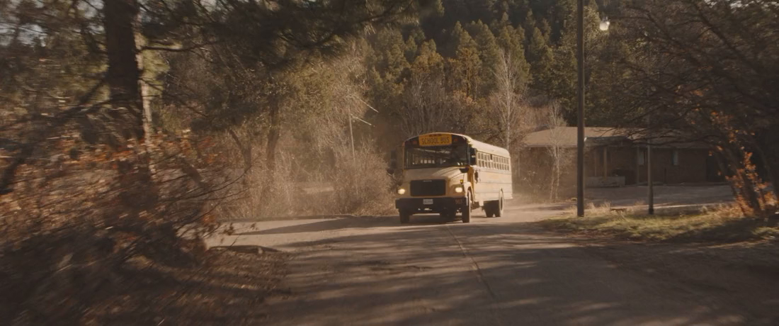 Школьный автобус (2025) WEB-DLRip-AVC_ivanes.mkv_20251005_193213.956.png