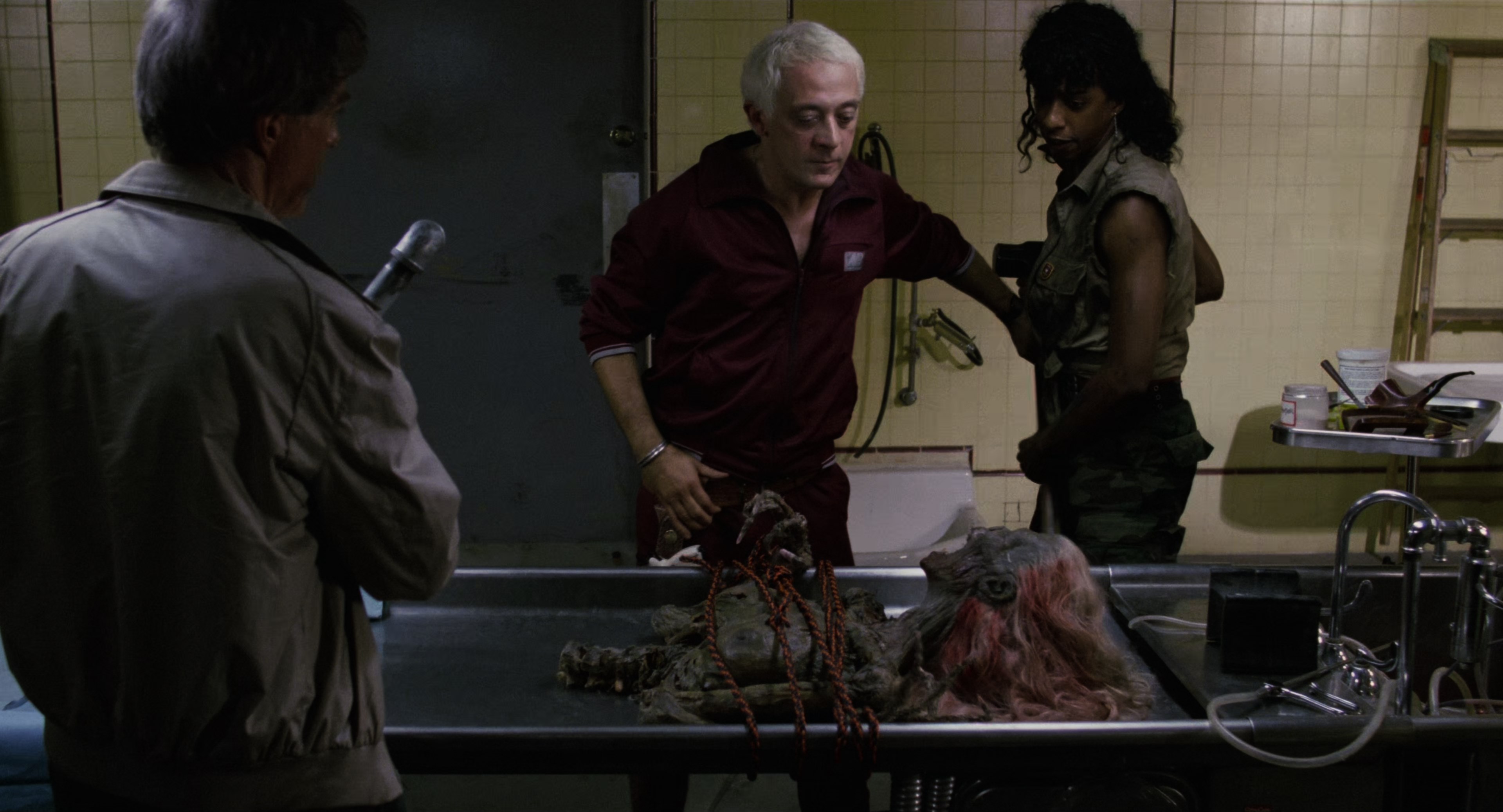 The Return of the Living Dead (1985) BDRip 2160p-NVENC 10 bit [HDR].mkv_snapshot_01.02.57.653.jpg