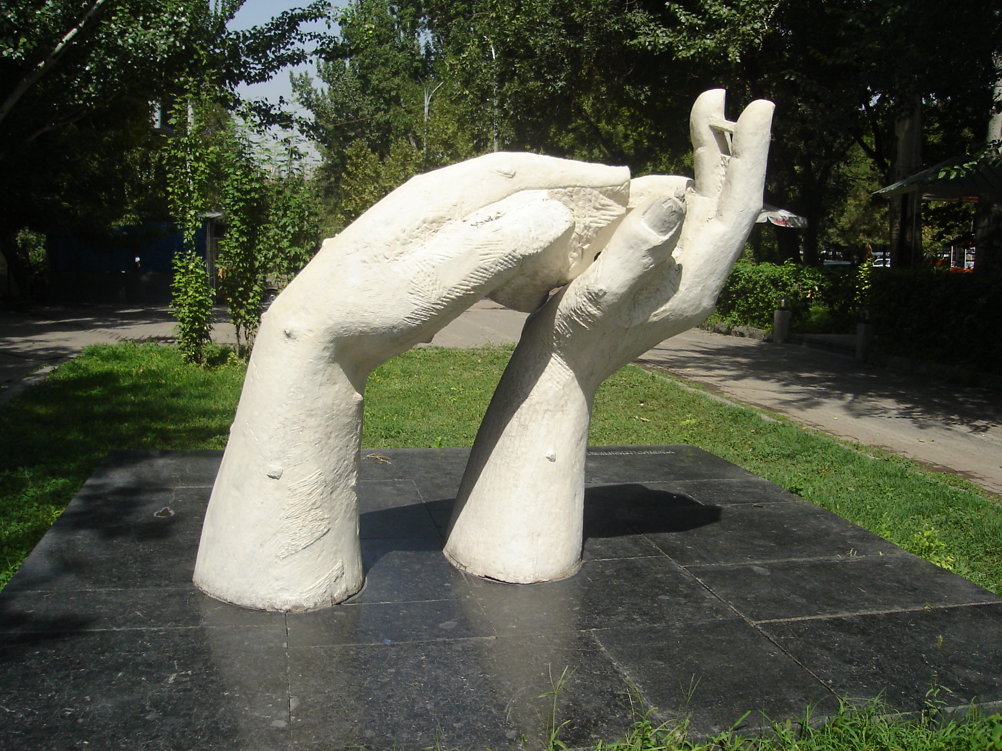Hands_of_Amity_11.jpg