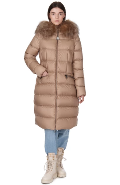 Эксперты бренда Elyts рассказывают, как выбрать идеальный женский пуховик