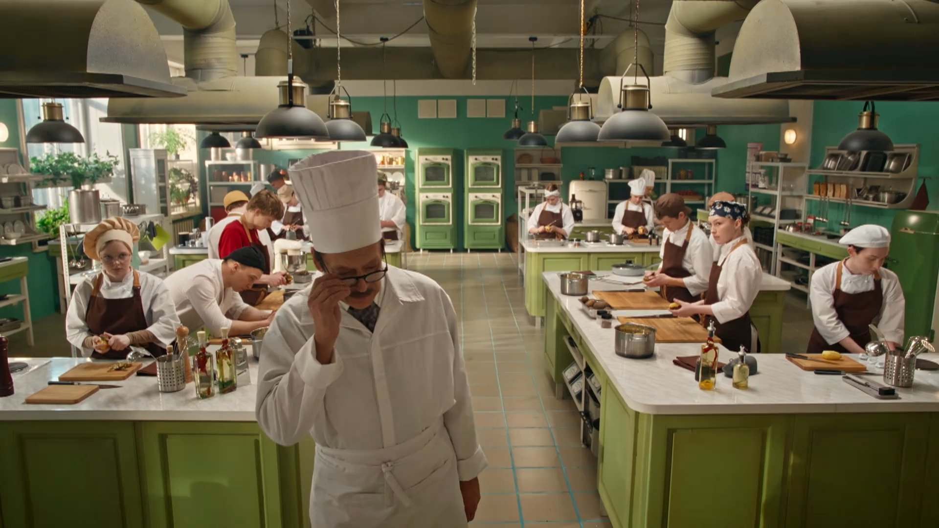 Kulinarnyy tekhnikum.S01.E01.2025.WEB-DL.1080p.ExKinoRay.mkv_snapshot_02.45.png