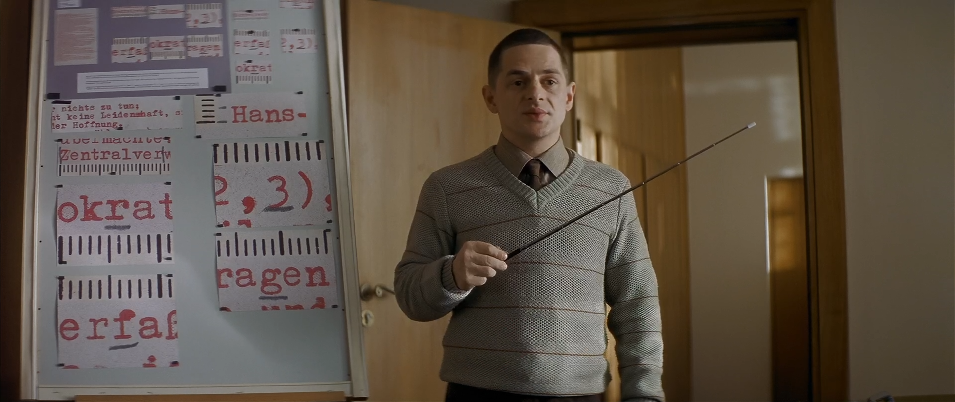 Leben_der_Anderen_Das_2006_BDRipAI_1080p.mkv_snapshot_01.30.12_[2025.12.01_09.08.08].png