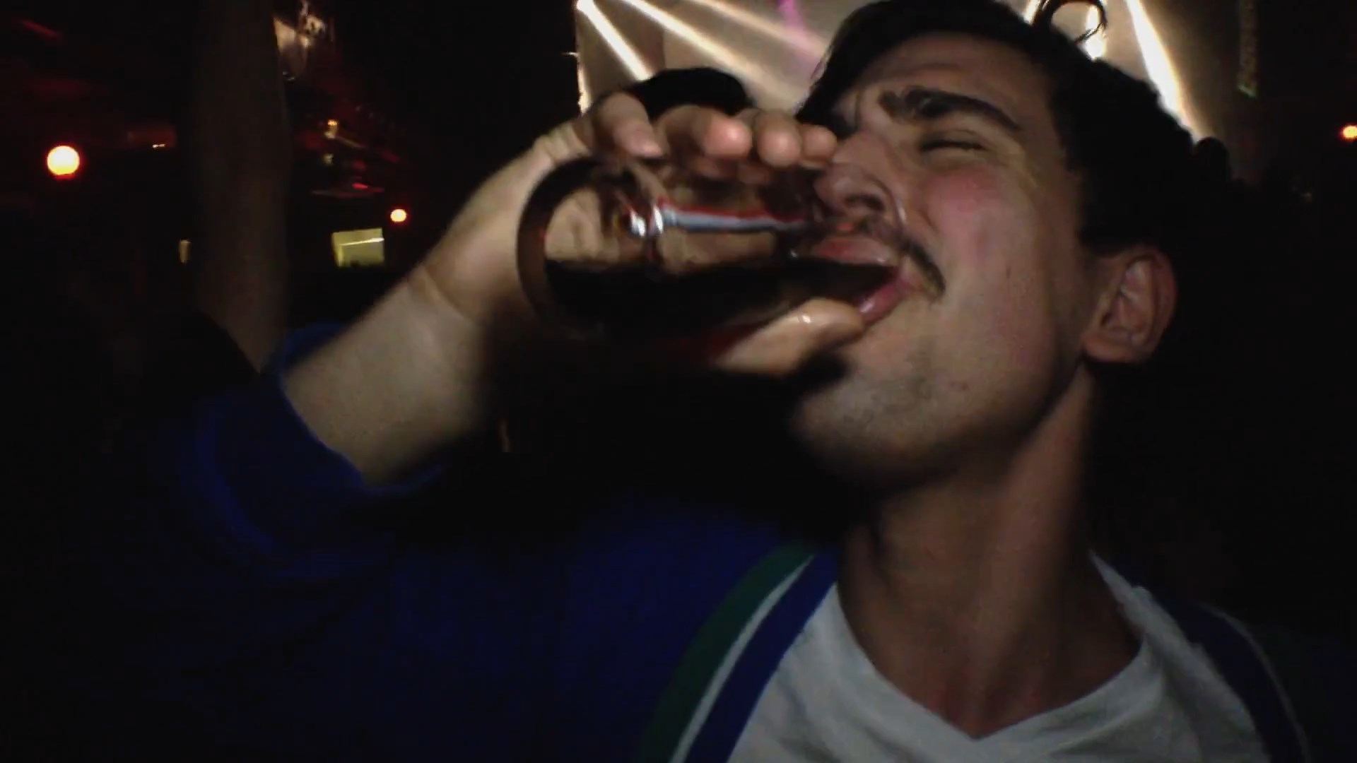 Hooked.Up.2013 (1080p).mkv_snapshot_00.20.52.305.jpg