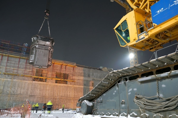 «Росатом» начал установку оболочек периферийной полости реактора