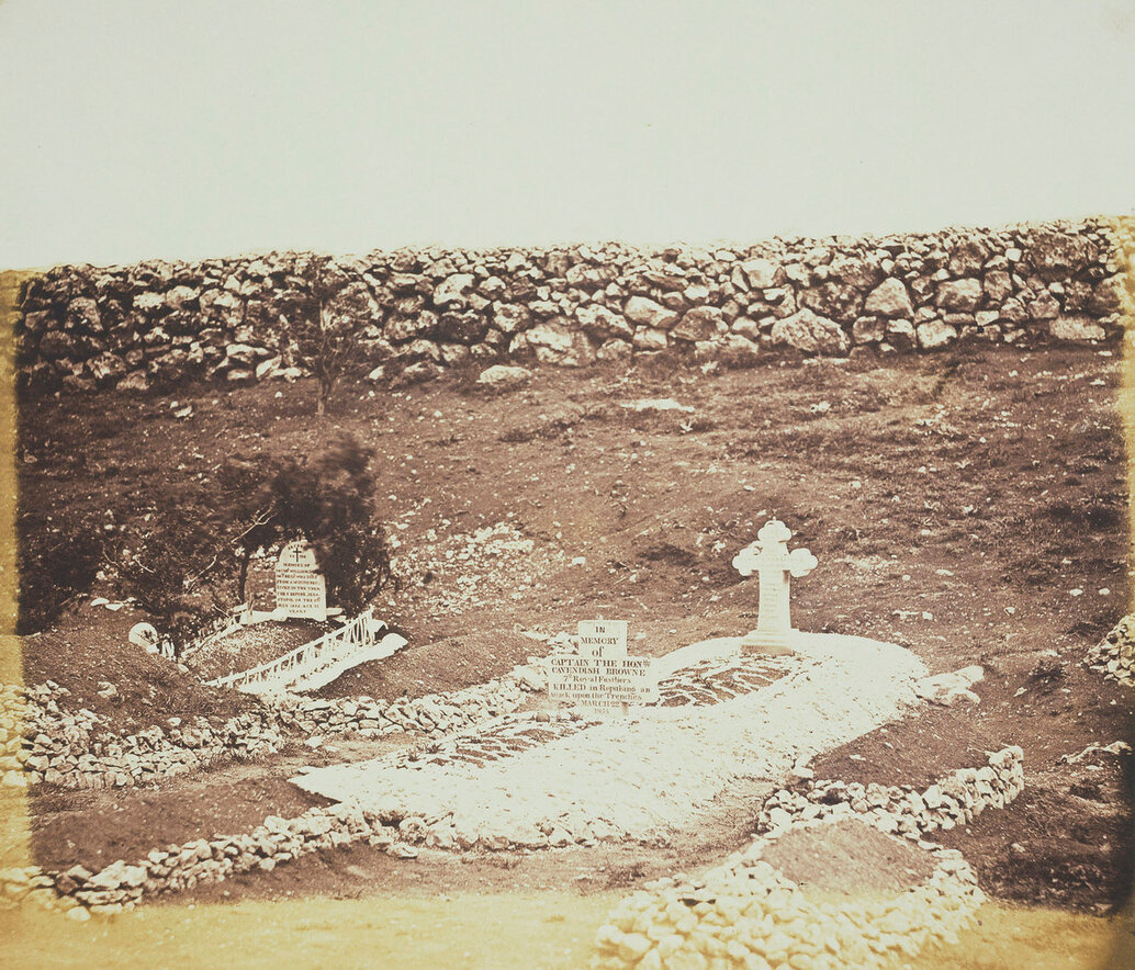 могила капитана Хон Кавендиш Браун на кладбище легкой дивизии в районе Севастополя.jpg