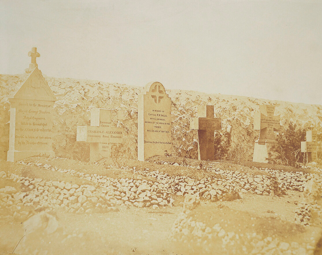 памятники , в основном офицеров Королевских инженеров , в британской кладбище возле Севастополя.jpg