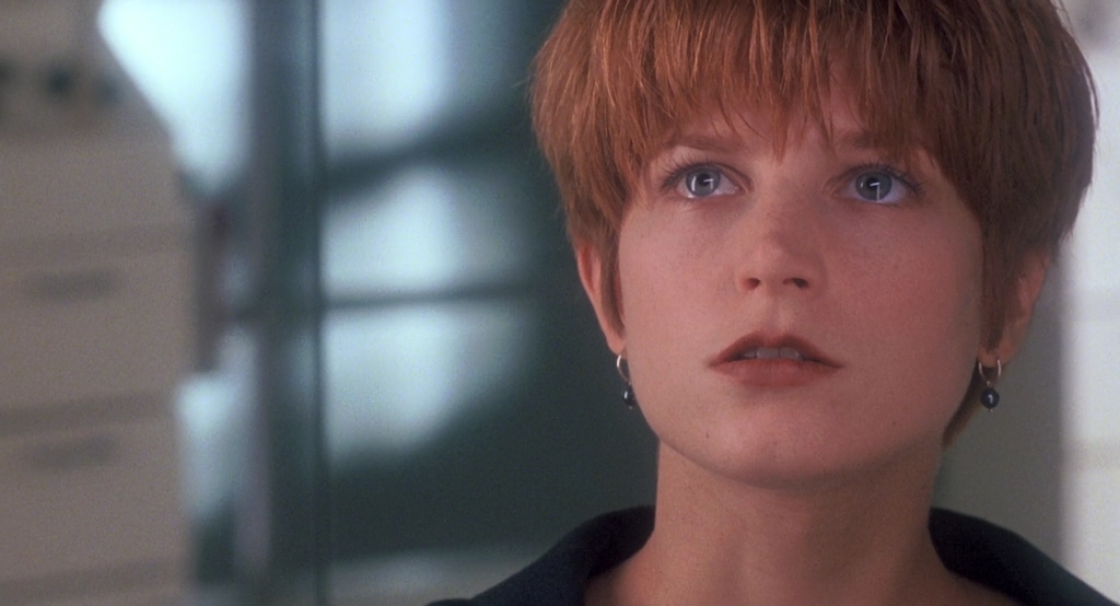 Одинокая белая женщина.1992.BDRip AVC msltel.mkv_snapshot_00.52.07.331.jpg