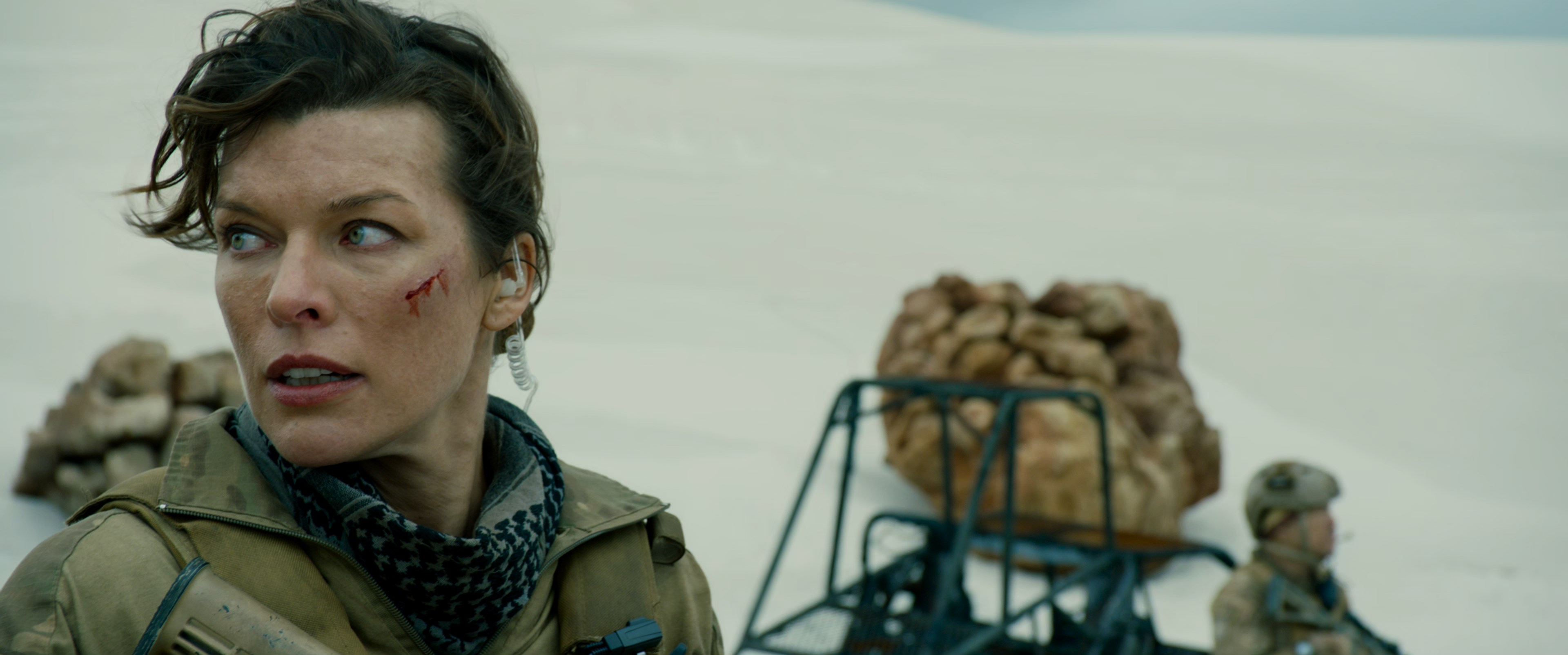 Monster Hunter (2020) BDRip 2160p-NVENC 10 bit [HDR].mkv_snapshot_00.13.30.810.jpg