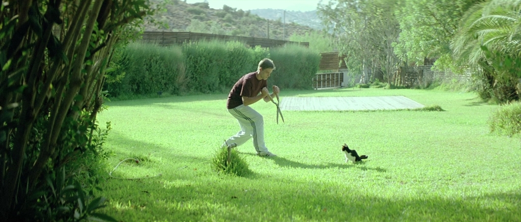 Клык.2009.BDRip AVC msltel.mkv_snapshot_00.43.09.731.jpg