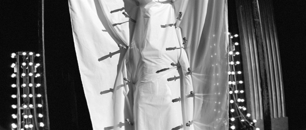 Девушка на мосту.1999.BDRip AVC msltel.mkv_snapshot_00.39.51.117.jpg