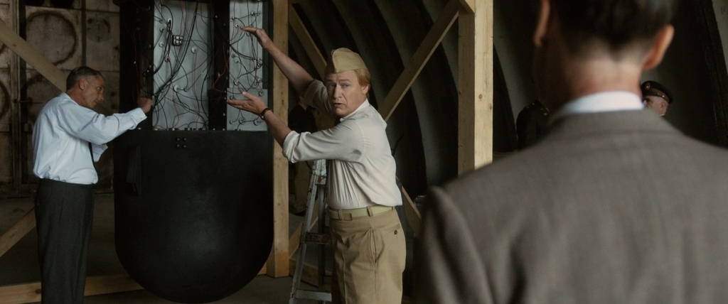 Столетний старик, который вылез в окно и исчез.2013.BDRip AVC msltel.mkv_snapshot_00.48.36.300.jpg