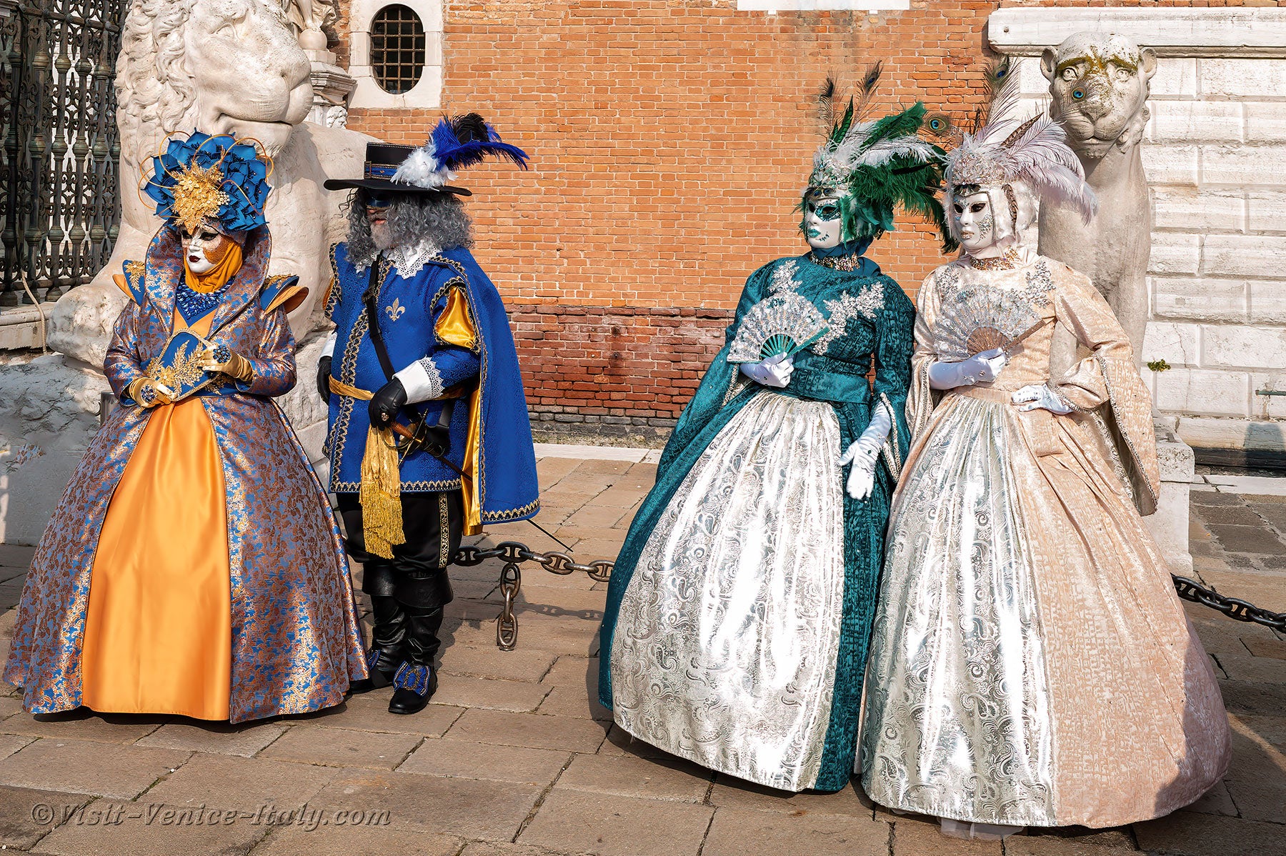 carnival-venice-2024-costume-masks-595.jpg