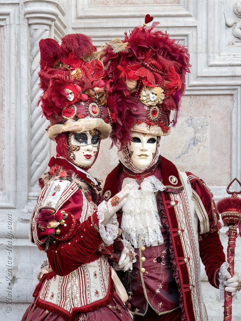 venice-carnival-masks-costumes-042.jpg