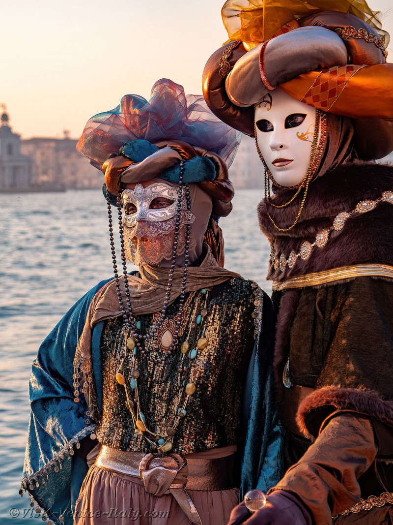 venice-carnival-mask-costume-san-giorgio-maggiore-115.jpg