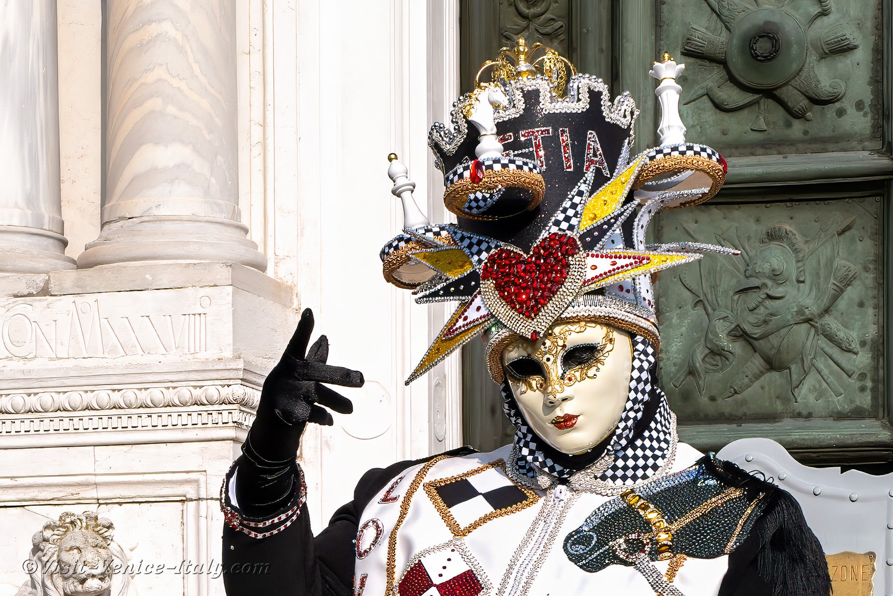 carnival-venice-2024-costume-masks-535.jpg
