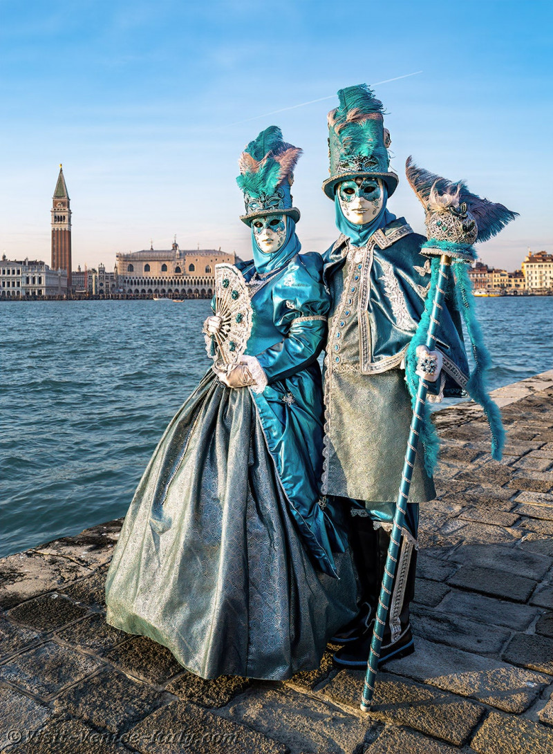 venice-carnival-masks-costumes-082.jpg