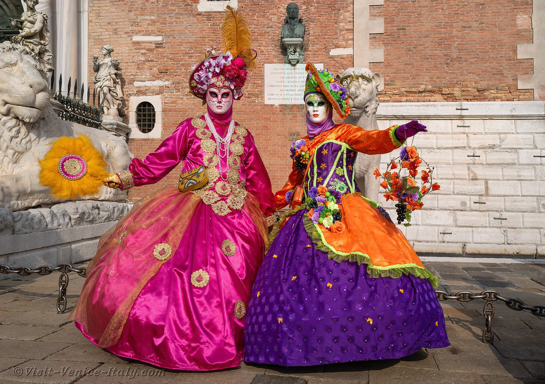 carnival-venice-2024-costume-masks-703.jpg