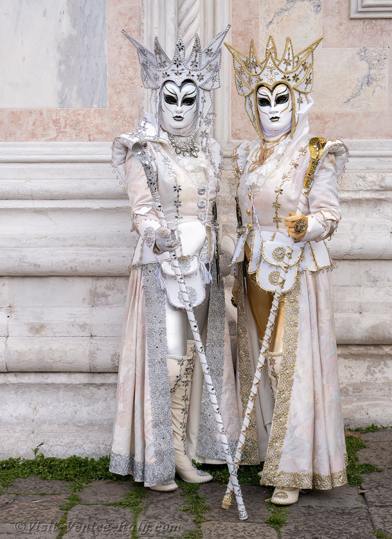 venice-carnival-masks-costumes-026.jpg