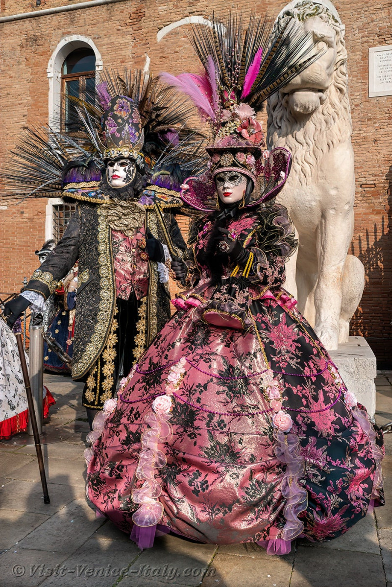 carnival-venice-2024-costume-masks-255.jpg
