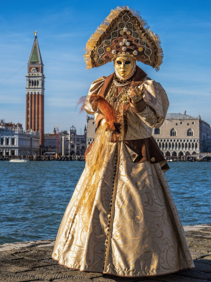 venice-carnival-mask-costume-0671.jpg