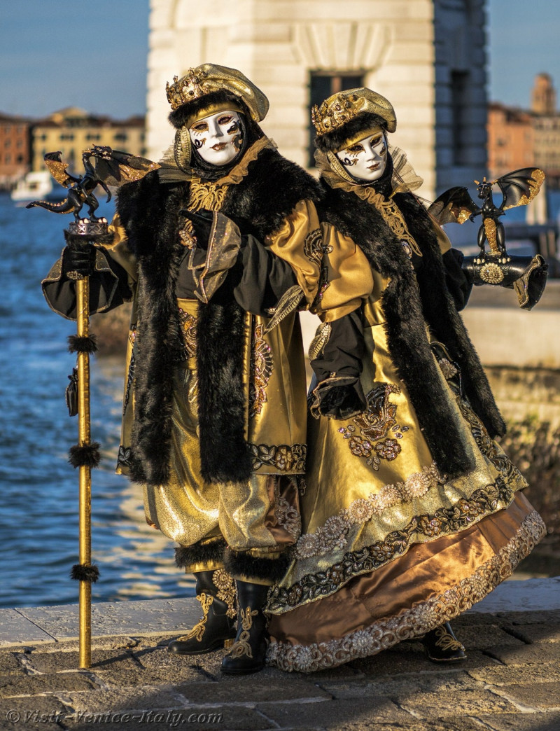 venice-carnival-mask-costume-0762.jpg