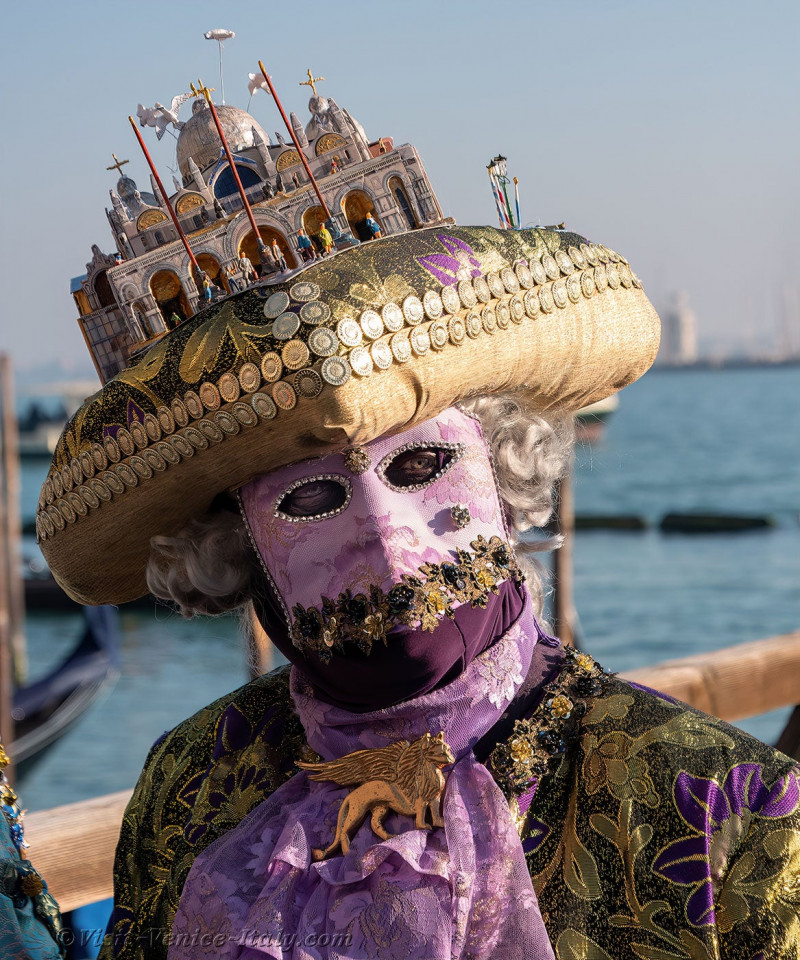 venice-carnival-mask-costume-saint-mark-033.jpg