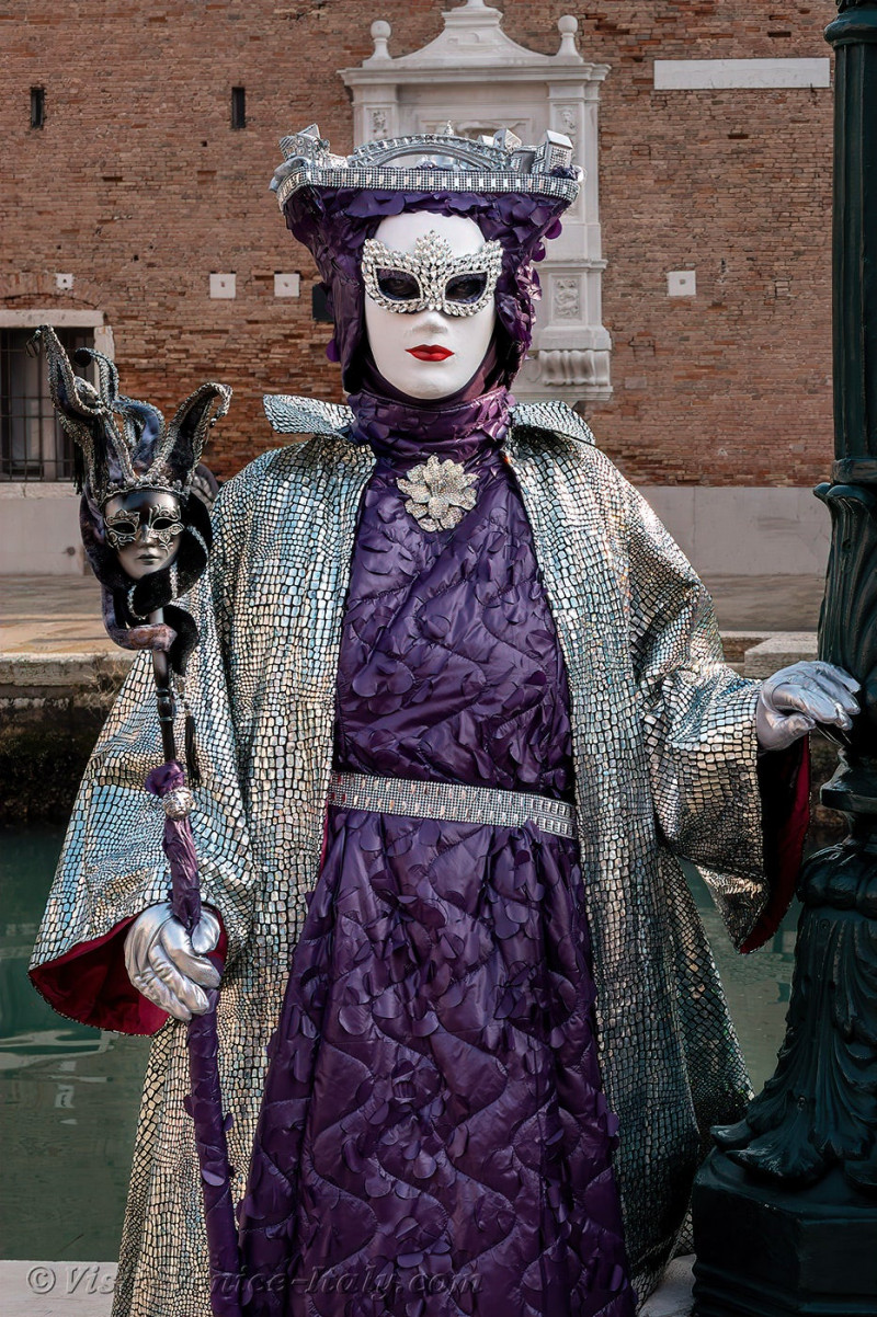 carnival-venice-2024-costume-masks-764.jpg