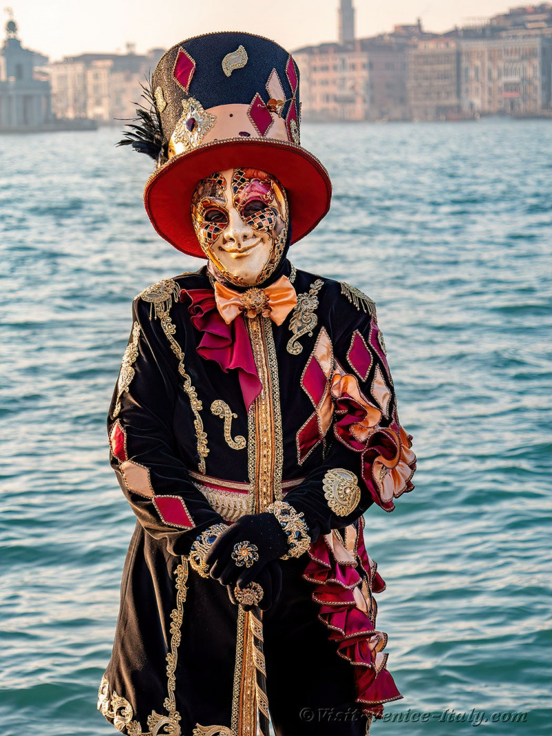 venice-carnival-mask-costume-san-giorgio-maggiore-065.jpg