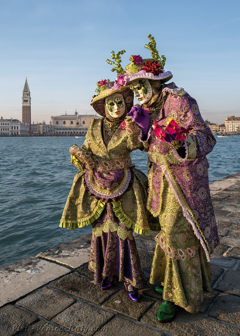 venice-carnival-masks-costumes-059.jpg